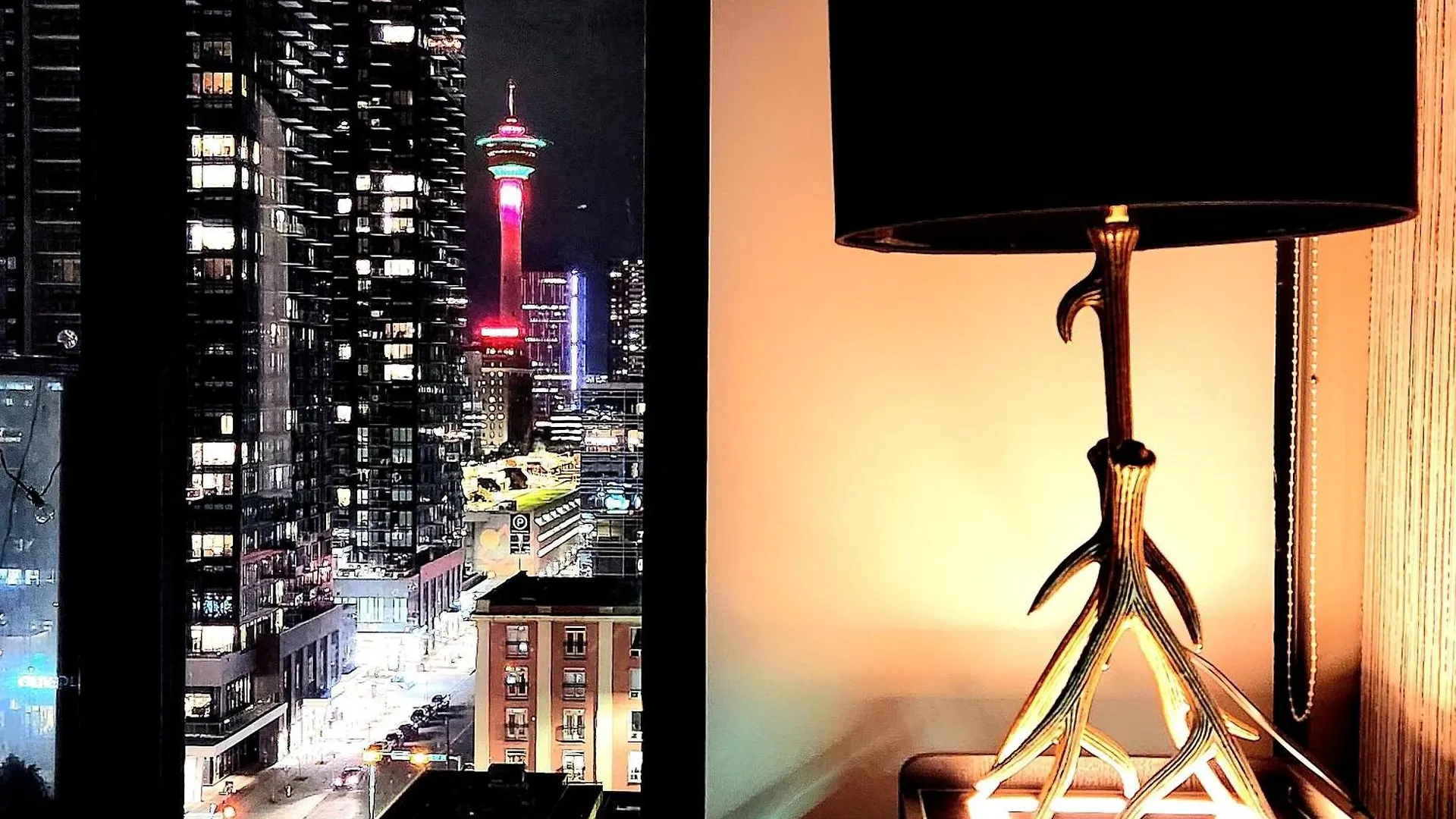 Luxurious Downtown Condo With Spectacular Views Calgary